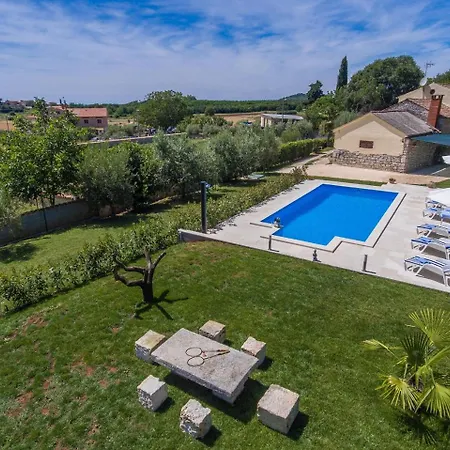 Feriehus Stone House Rita With Pool