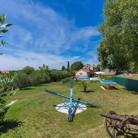 Сasa de vacaciones Stone House Rita With Pool