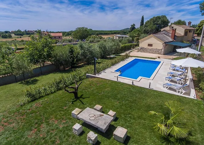 Feriehus Stone House Rita With Pool