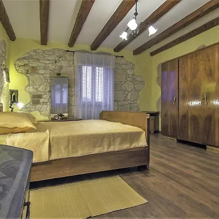 Nyaraló Stone House Rita With Pool Poreč